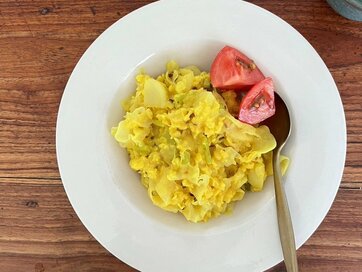 アラフィフモデルは「昼ご飯」で体を整える。インドのお粥とチャイで幸せ