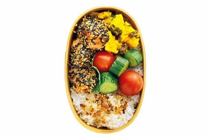 256円で完成、超節約「鮭のゴマ焼き」弁当。レンチンのカボチャサラダで彩りもばっちり