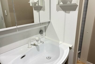 「蛇口の根本の汚れ」どう落とせばいい？一生使える、洗面台の簡単掃除術：クリンネストが解説