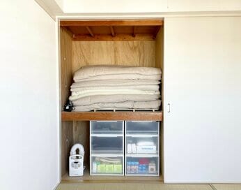 50代ミニマリストが「最近買ってよかったもの」。押し入れの毛布が一変、部屋の主役アイテムに