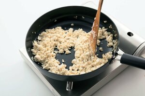 水気を飛ばしてひき肉代わりに。クセがないから和洋中なんでもOK