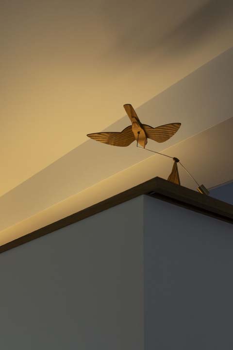 間接照明を壁の上部に搭載