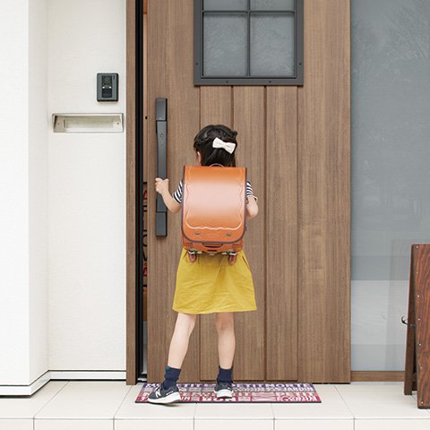 軽い力で開け閉めできる玄関ドア