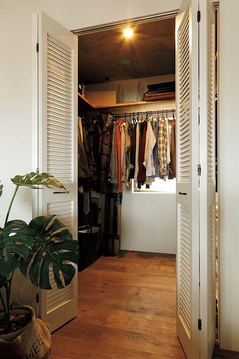 寝室にある大容量のウォークインクロゼット