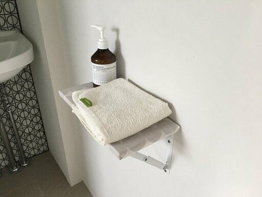 タオルなどを棚板にちょい置き