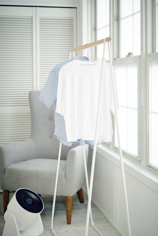 洗濯物が陰干しされている様子