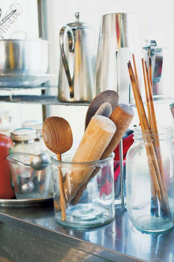 あきビンに調理道具など