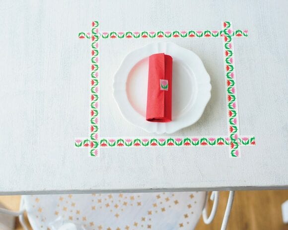 テーブルにはって、なんちゃってランチョンマットに