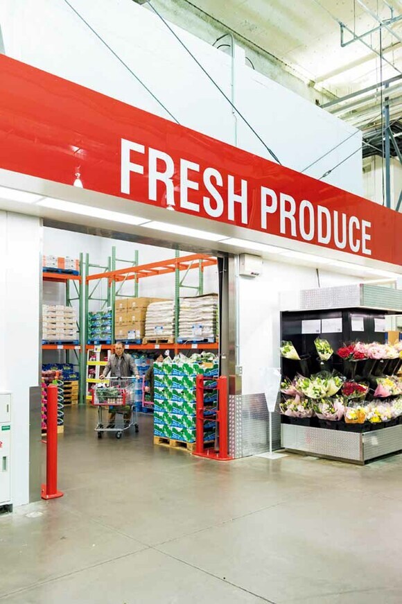 【C】見逃しがちな冷蔵室には大容量野菜や果物がめじろ押し