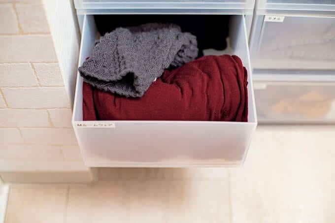 引き出しに赤タオル