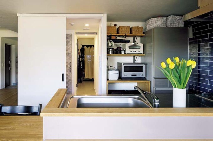 キッチンの背面から洗面室に抜けられる間取りに変更