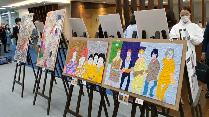 並んだアート作品