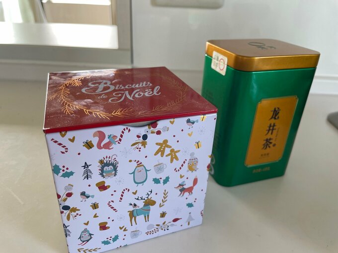 かわいいデザインの缶