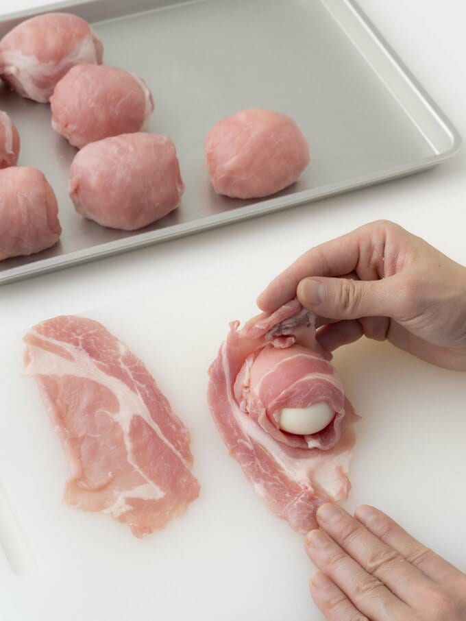 卵を肉で巻く