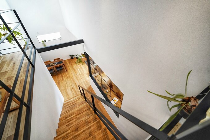 吹き抜けと室内窓