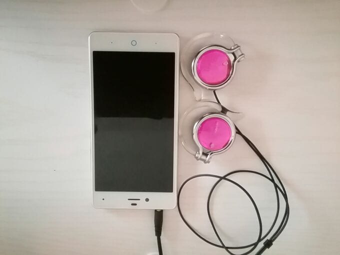 スマホとイヤホン