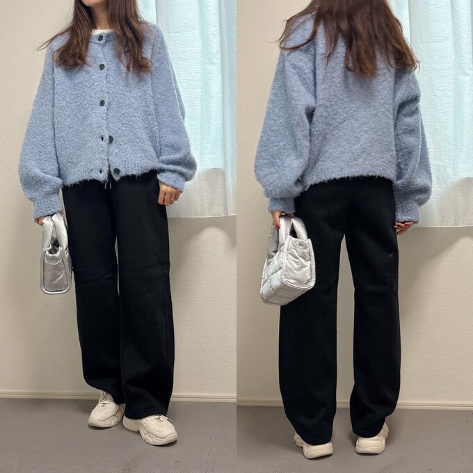 GUパンツと青ニットのコーデ