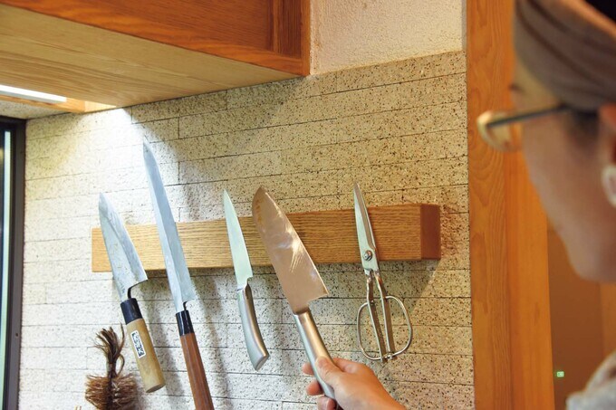 木製のマグネット式包丁ホルダー