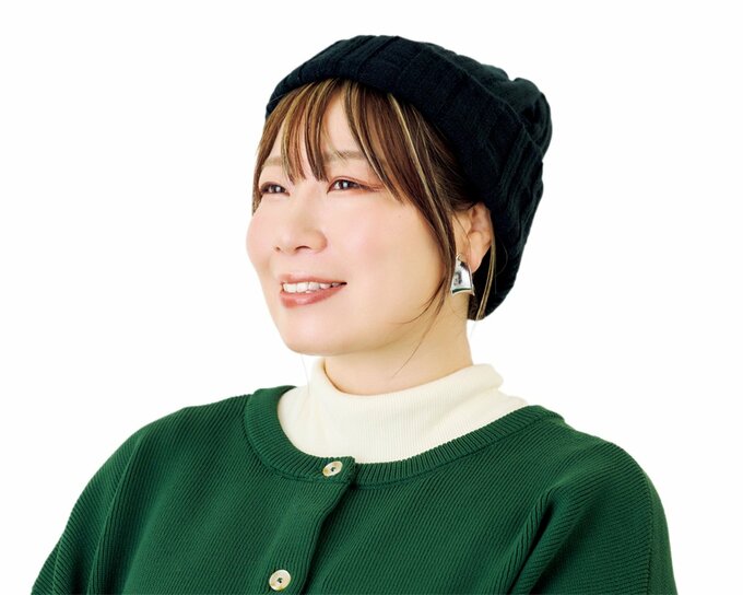 ニット帽をかぶった女性