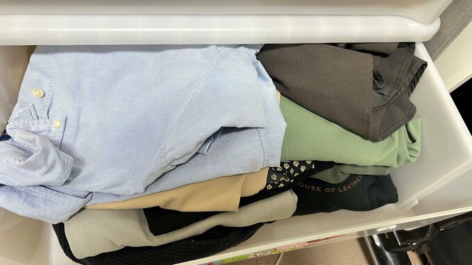 収納に入れられた洋服