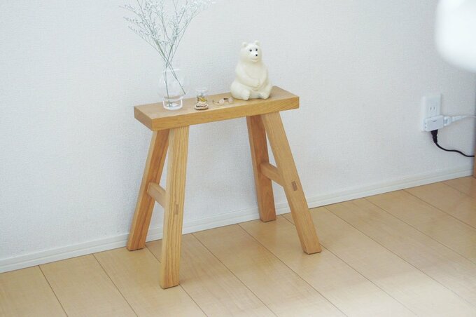 イスの上に雑貨