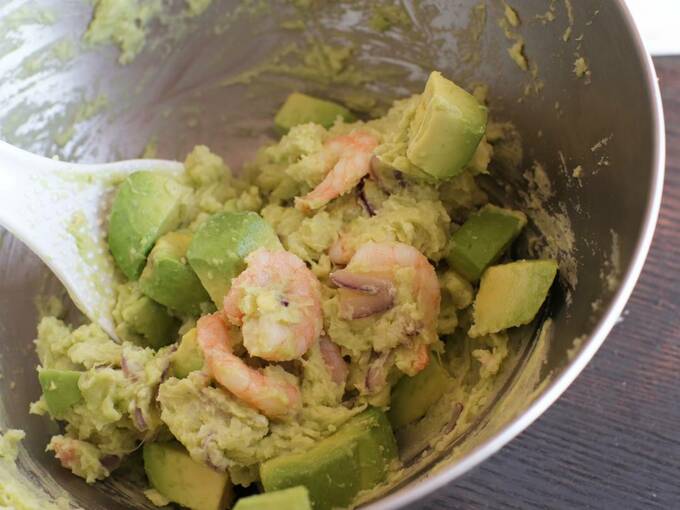 混ぜられたポテトサラダ