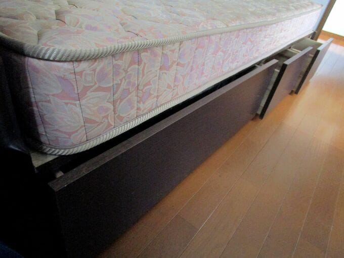 カビ予防収納つきベッドのベッドの下