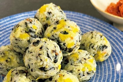 カルディ好きが「何度も買ったフード」3つ。韓国風おにぎりがつくれる“チュモッパの素”も