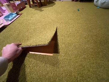 タイルカーペットで、子どもが安全に遊ぶ場を＆床のキズ防止。簡単DIYで家を楽しく