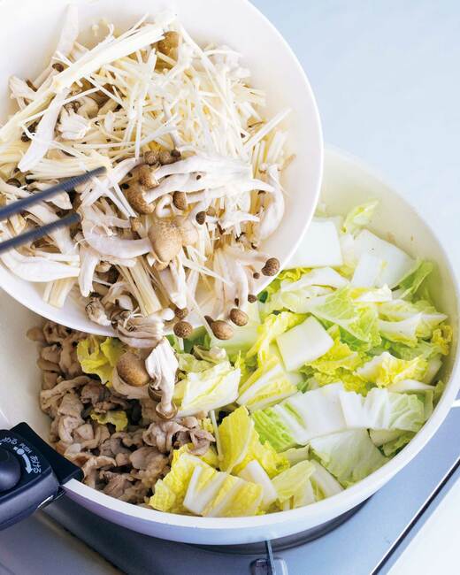 豚肉と白菜、キノコの和風カレーの調理過程