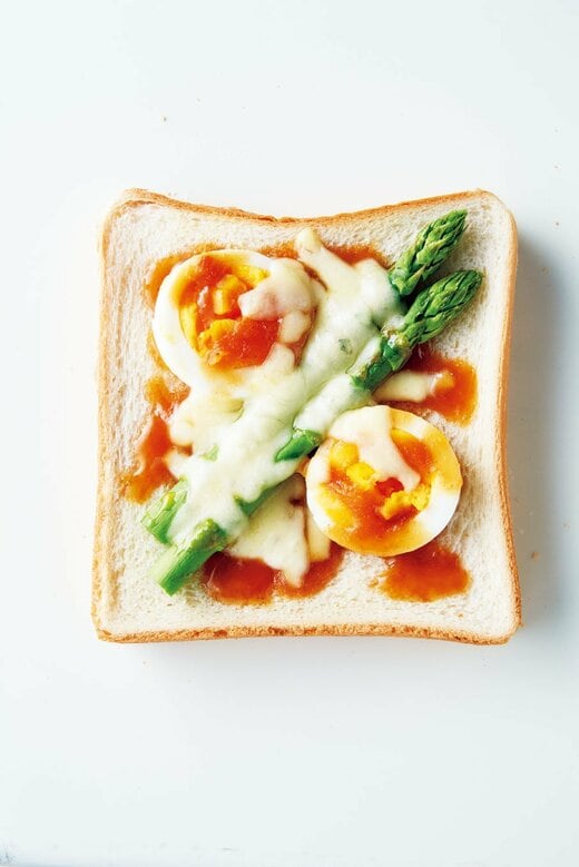 卵とアスパラのみそチーズトースト