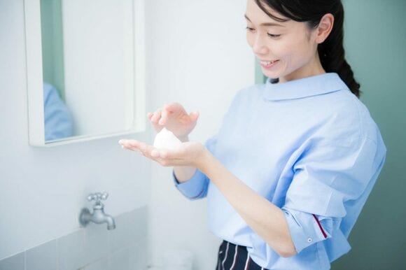 もっちり濃密な泡で優しく洗顔できる