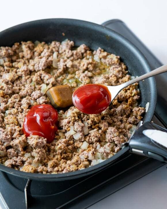 カレーにケチャップを入れる