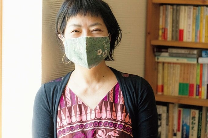 手作りのマスクを着用した大平さん