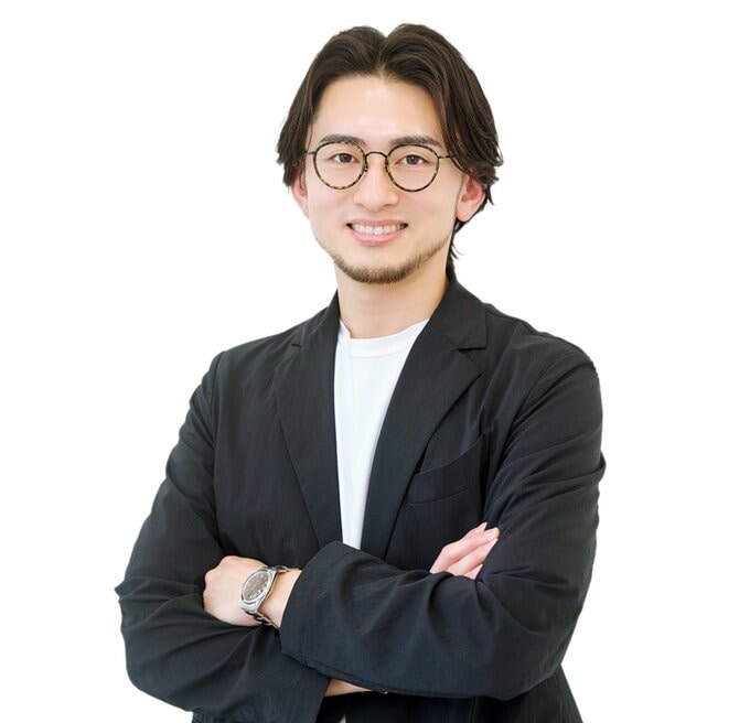 体の前で腕を組む和久井克哉さん