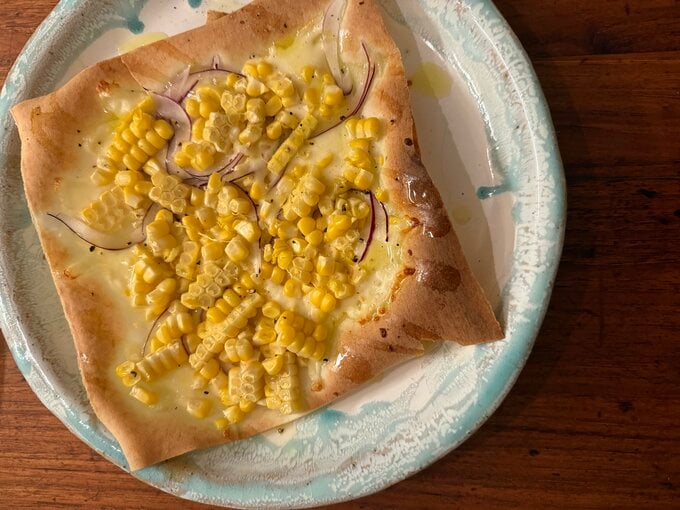 「とうもろこしとチーズの春巻き皮トースター焼き」