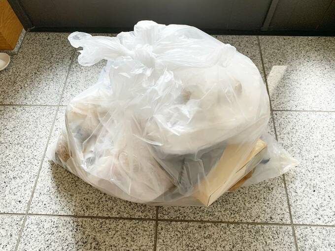 袋にゴミ