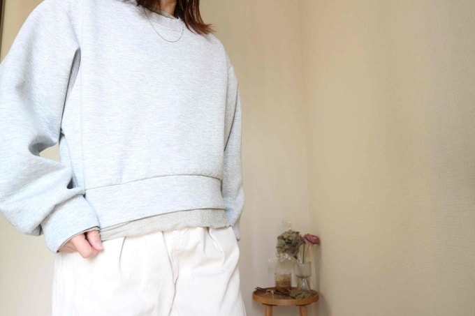 GUパフスウェットとクルーネックのレイヤード