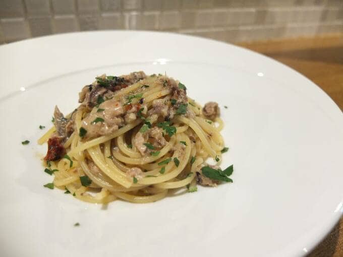 ゆであがったスパゲッティをフライパンに移しできあがり