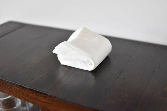 折りたたんだティッシュの束