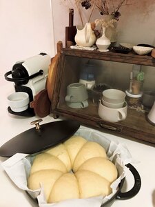 ストウブの鍋でつくるかわいい花形のパン