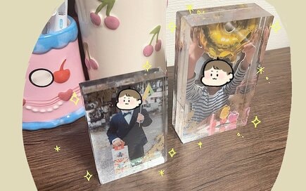 ダイソーの「アクリルブロック」が天才すぎる。子どもの写真がおしゃれなインテリアに変身