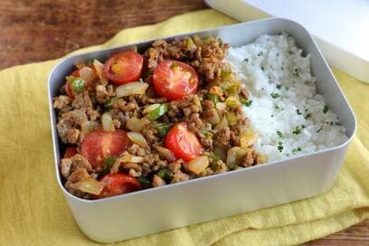 テンションが上がるドライカレー弁当。つくりおきすれば朝つめるだけ！