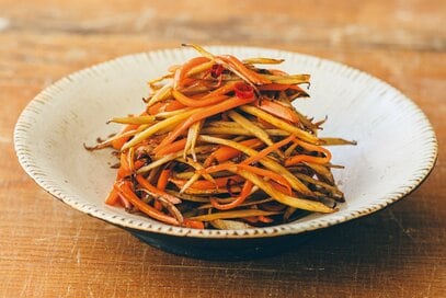 冷蔵庫に常備したい「王道副菜」2つ。ニンジン、大根を大量消費できる