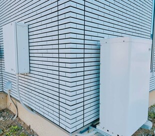 電気代高騰でオール電化の家に蓄電池をあとづけ。費用とリアルな工事の流れを紹介