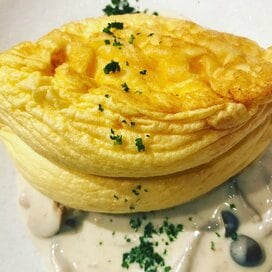 卵と塩だけで完成！モンサンミッシェル風のふわふわオムレツが簡単にできた