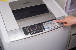 汚れを落としてからペーストを塗り込む