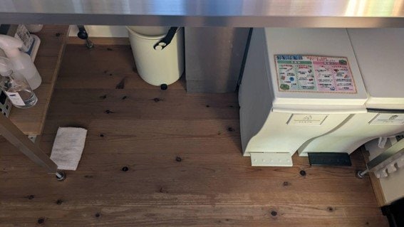 左側にあるのが、置きっぱなし床ふきん