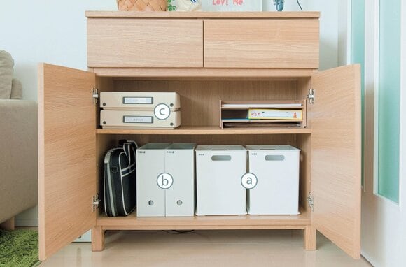 子どもの勉強グッズをチェスト内に兄弟別に箱で分類