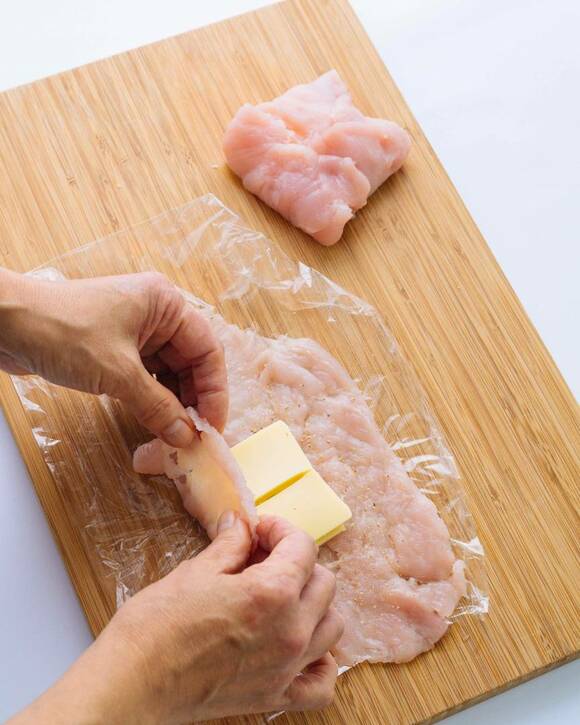 お肉の上にチーズ